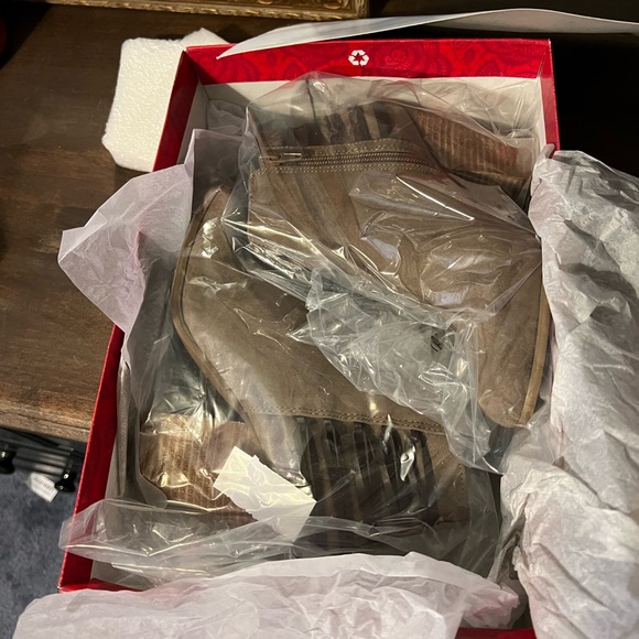 🌸 Ladies Carlos Santana ankle booties in excellent condition! Quick shipping! - Picture 5 of 6